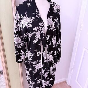 Spiritual Gangster Black and White Floral Robe